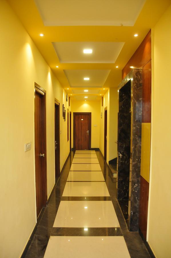 Hotel Pasupala Grand อนันตาปูร์ ภายนอก รูปภาพ