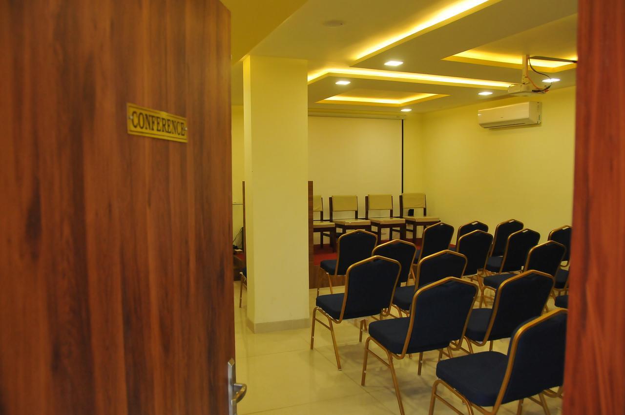 Hotel Pasupala Grand อนันตาปูร์ ภายนอก รูปภาพ