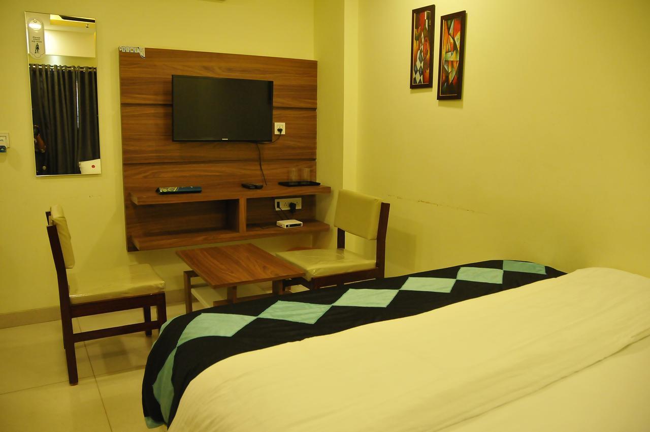 Hotel Pasupala Grand อนันตาปูร์ ภายนอก รูปภาพ