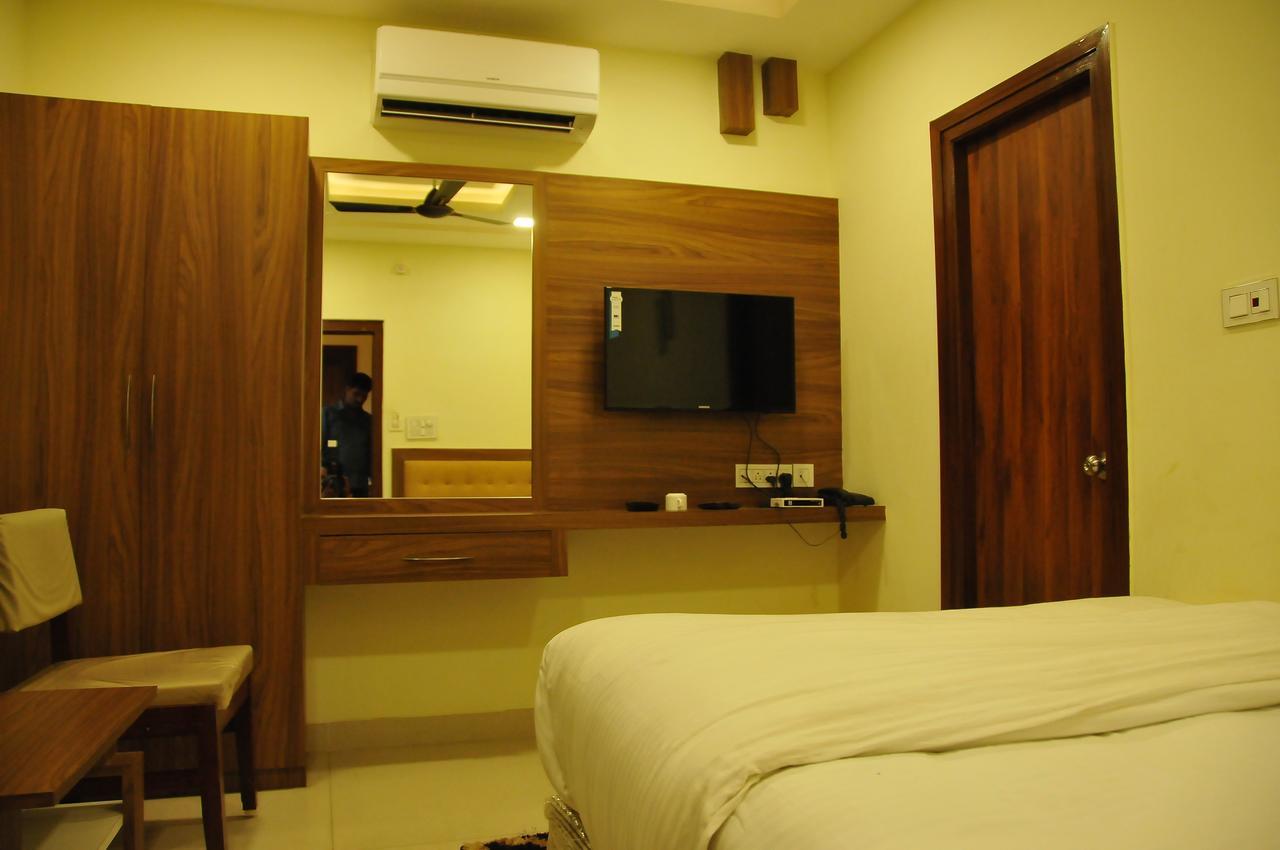 Hotel Pasupala Grand อนันตาปูร์ ภายนอก รูปภาพ