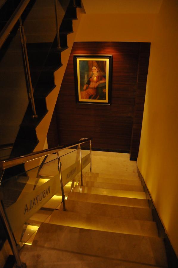 Hotel Pasupala Grand อนันตาปูร์ ภายนอก รูปภาพ
