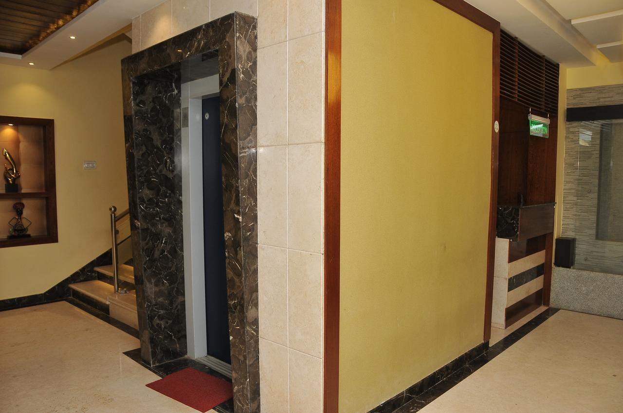 Hotel Pasupala Grand อนันตาปูร์ ภายนอก รูปภาพ